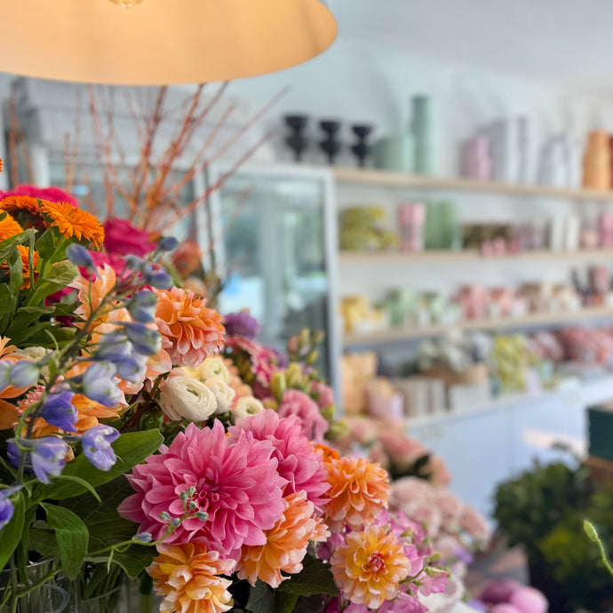 LOULABELLE'S CHOICE - Markets Best Seasonal Flowers