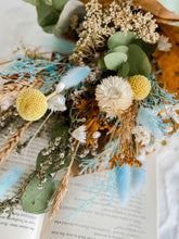 Load image into Gallery viewer, Wildflower Posy - Daisy Arrangement