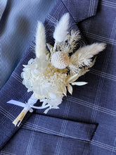 Load image into Gallery viewer, Boutonniere - Arrangement