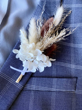 Load image into Gallery viewer, Boutonniere - Arrangement